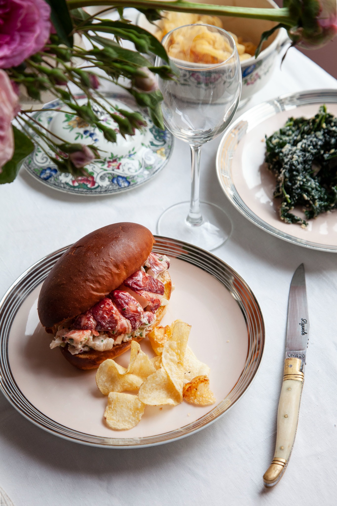 Lobster roll with crisps