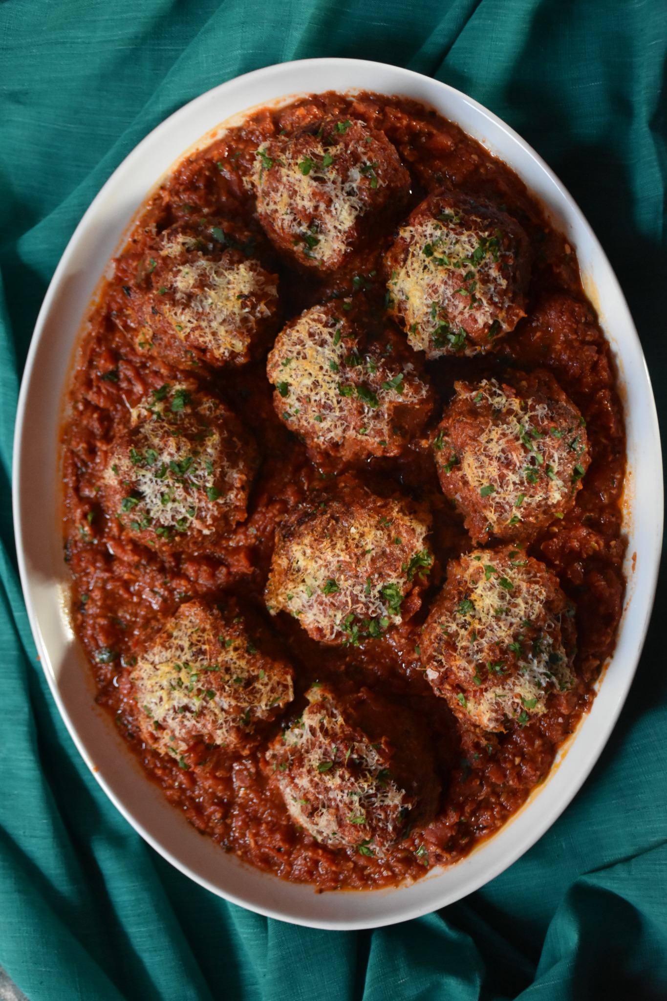 Meatballs braised in tomato sauce