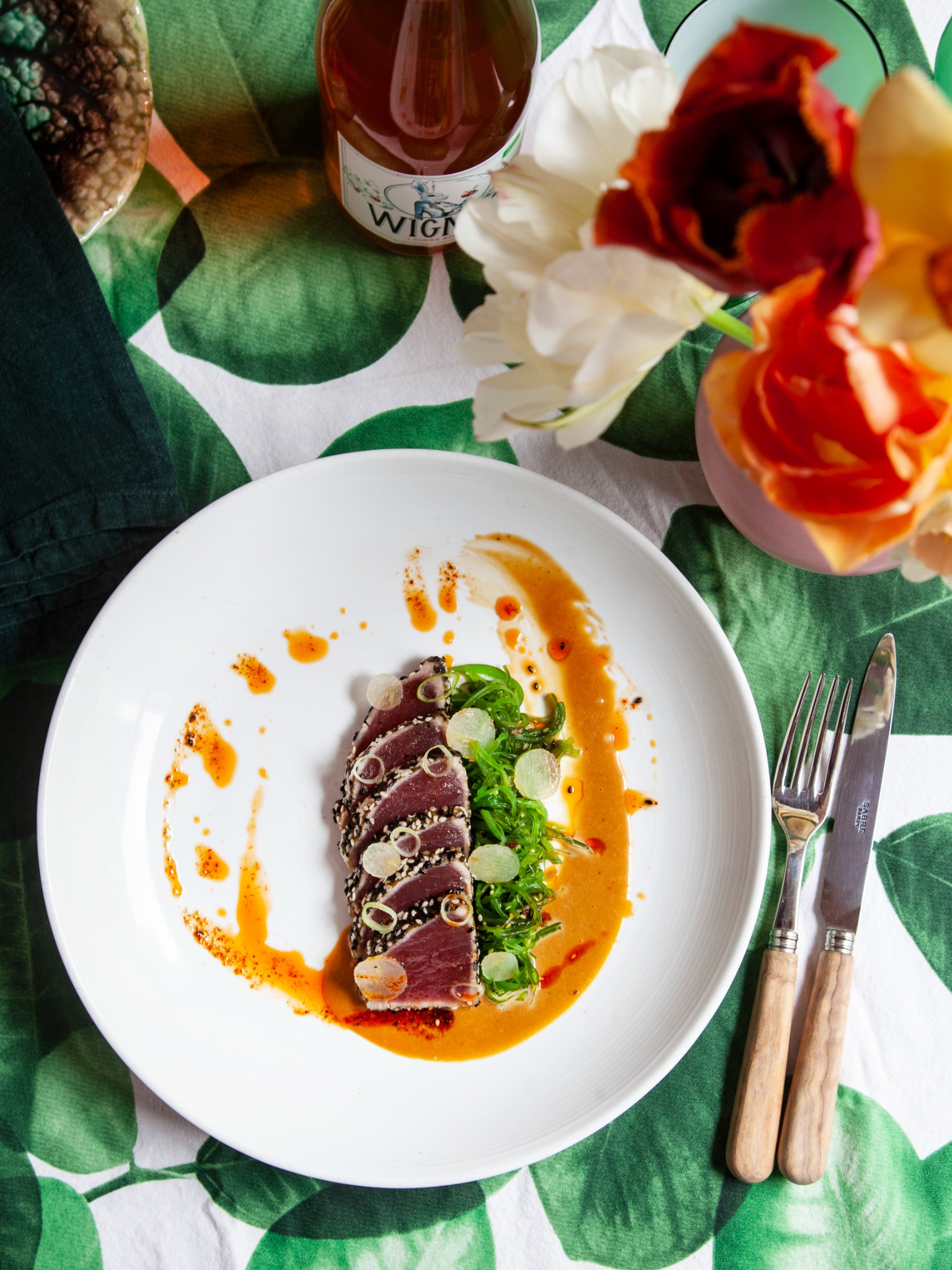Sesame-seared tuna and seaweed